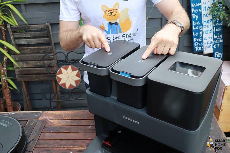 Der Schmutzwassertank des Roborock S7 MaxV Ultra ist in der Nahaufnahme zu sehen